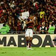Samuel Lino celebra golo que confirma título brasileiro para o Flamengo