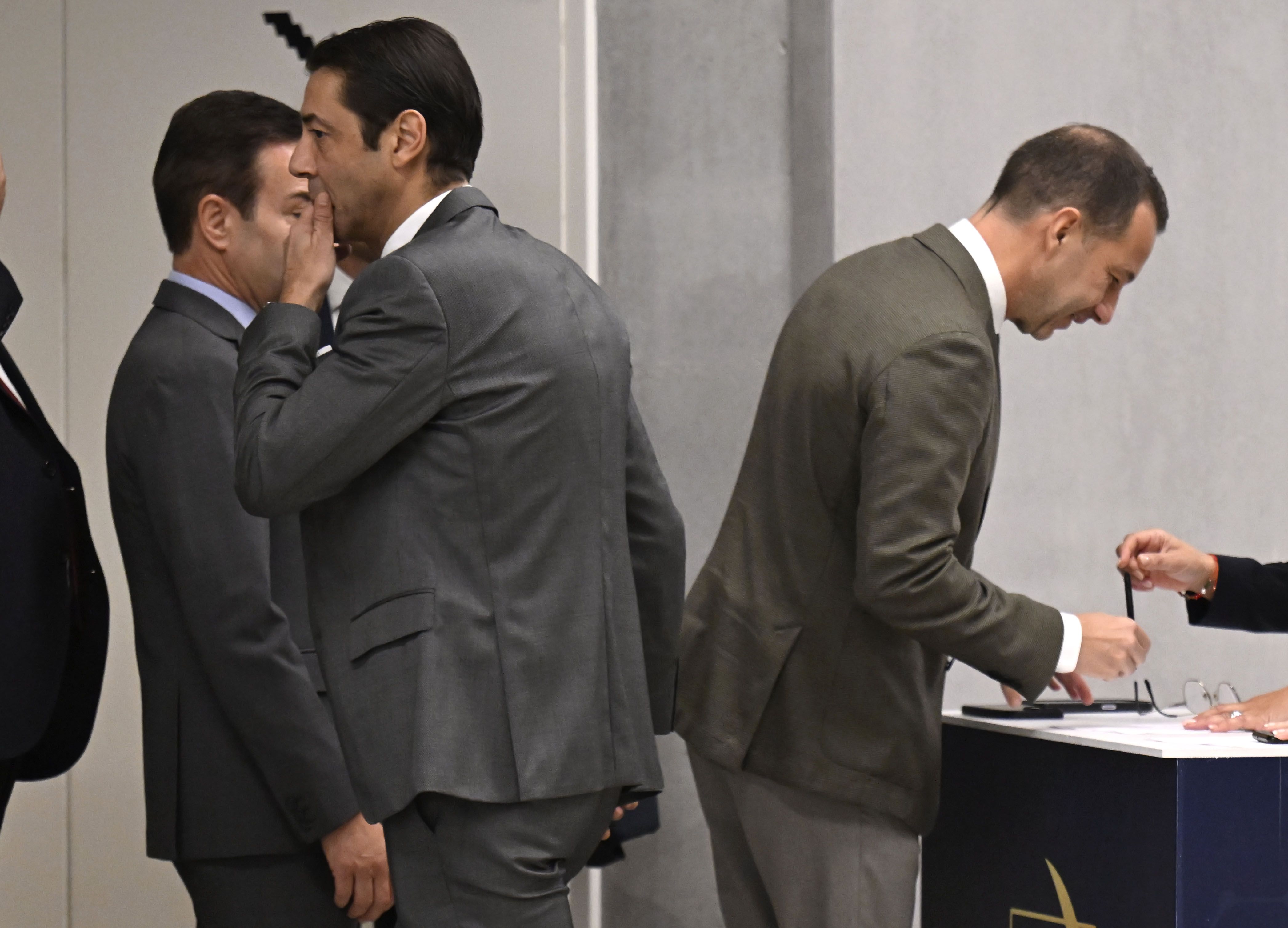 Rui Costa, Frederico Varandas e António Salvador, presidentes de Benfica, Sporting e SC Braga, respetivamente, na 16ª cimeira dos Presidentes da Liga. 3 de dezembro de 2025. FERNANDO VELUDO/LUSA