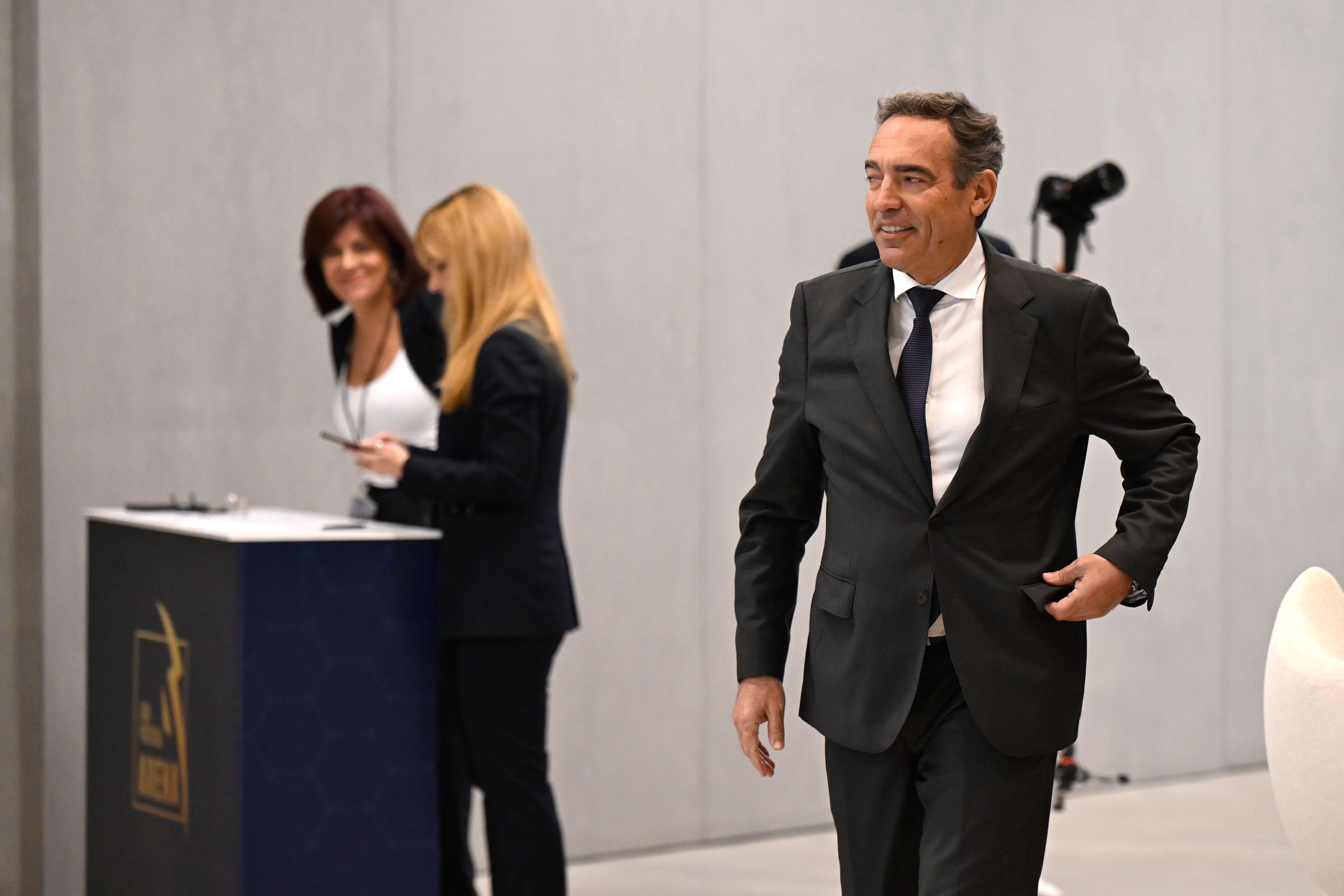 Reinaldo Teixeira, presidente da Liga, à entrada para a 16ª cimeira dos Presidentes da Liga Portuguesa de Futebol Profissional realizada esta manhã na sede da Liga Portugal, no Porto. 3 de dezembro de 2025. FERNANDO VELUDO/LUSA