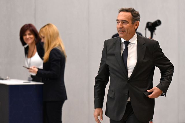 Reinaldo Teixeira, presidente da Liga, à entrada para a 16ª cimeira dos Presidentes da Liga Portuguesa de Futebol Profissional realizada esta manhã na sede da Liga Portugal, no Porto. 3 de dezembro de 2025. FERNANDO VELUDO/LUSA