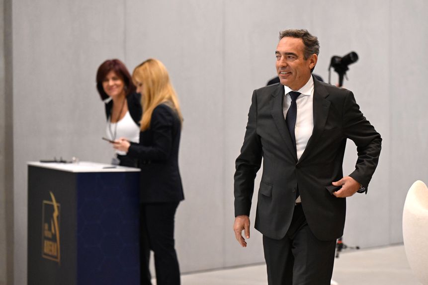 Reinaldo Teixeira, presidente da Liga, à entrada para a 16ª cimeira dos Presidentes da Liga Portuguesa de Futebol Profissional realizada esta manhã na sede da Liga Portugal, no Porto. 3 de dezembro de 2025. FERNANDO VELUDO/LUSA