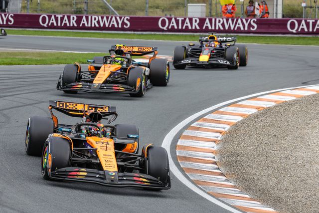 Oscar Piastri (em 1.º plano), Lando Norris (2.º) ou Max Verstappen: quem vence o Mundial de 2025?