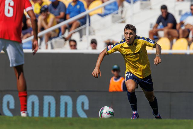 Pedro Amaral voltou à competição frente ao FC Porto, recuperando lugar na ala esquerda do Estoril. Foto: IMAGO