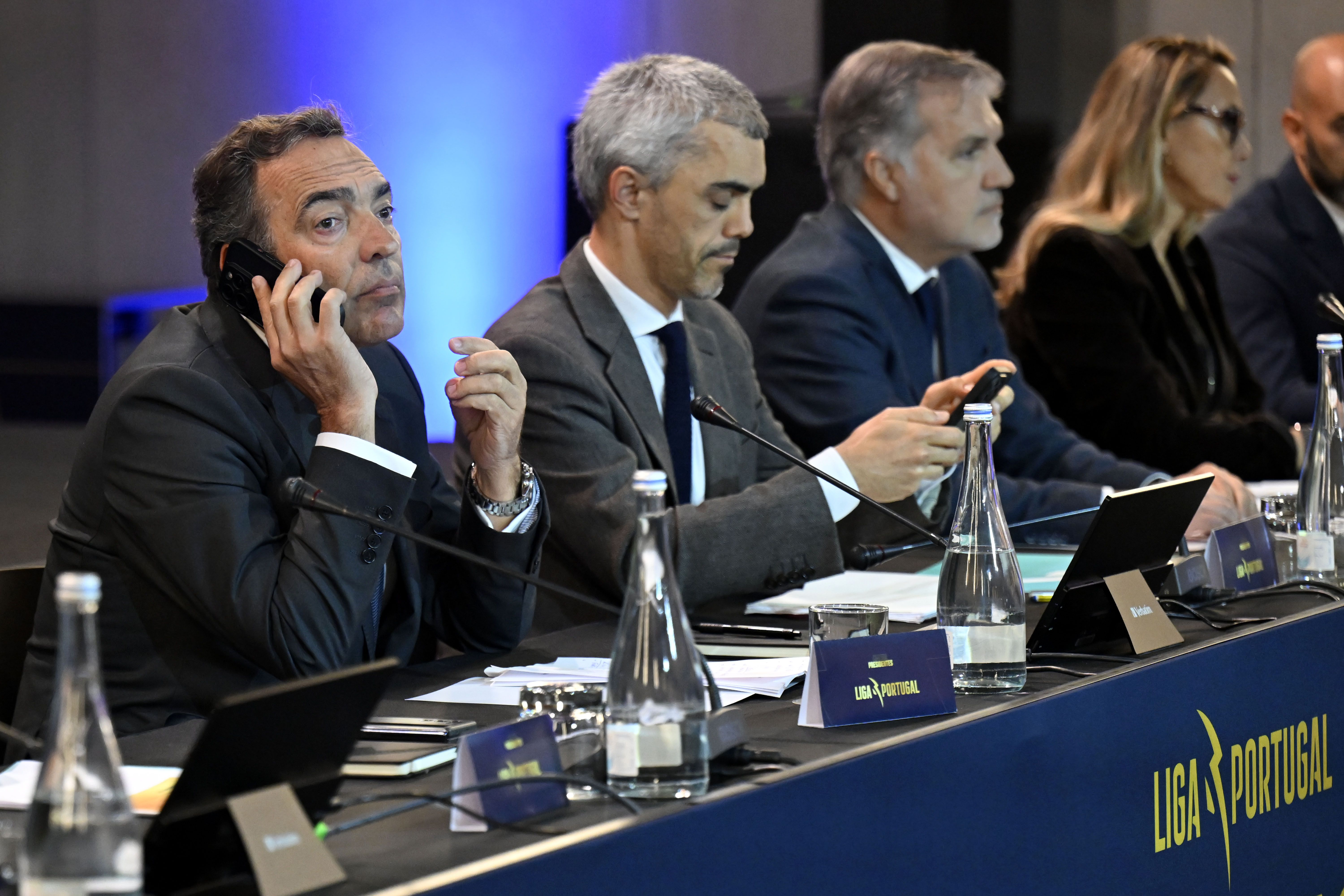 Reinaldo Teixeira lidera a 16ª cimeira dos Presidentes da Liga Portuguesa de Futebol Profissional realizada esta manhã na sede da Liga Portugal, no Porto. 3 de dezembro de 2025. FERNANDO VELUDO/LUSA