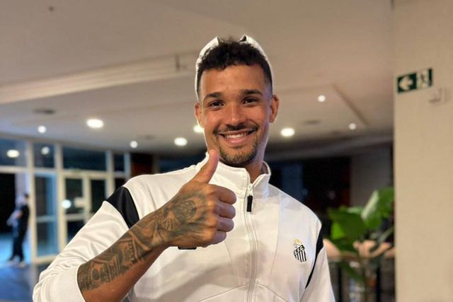 Zé Ivaldo descansou os adeptos através das redes sociais - Foto: X/Santos FC