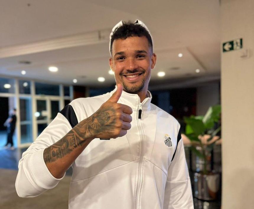 Zé Ivaldo descansou os adeptos através das redes sociais - Foto: X/Santos FC