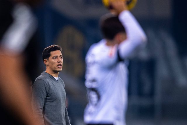 Luís Pinto, treinador do Vitória de Guimarães, quer melhor eficácia ofensiva na visita ao reduto do Rio Ave