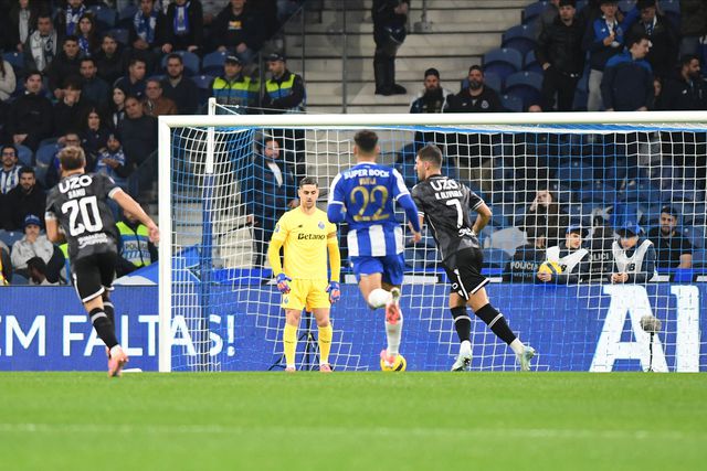 Nélson Oliveira celebra o primeiro golo vimaranense - Foto: Rogério Ferreira/Kapta+
