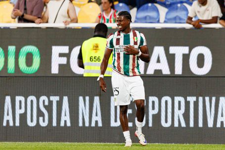 E. Amadora-Arouca: vantagem tricolor ao intervalo