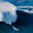 VÍDEO: quis filmar descida de onda gigante na Nazaré e acabou no hospital