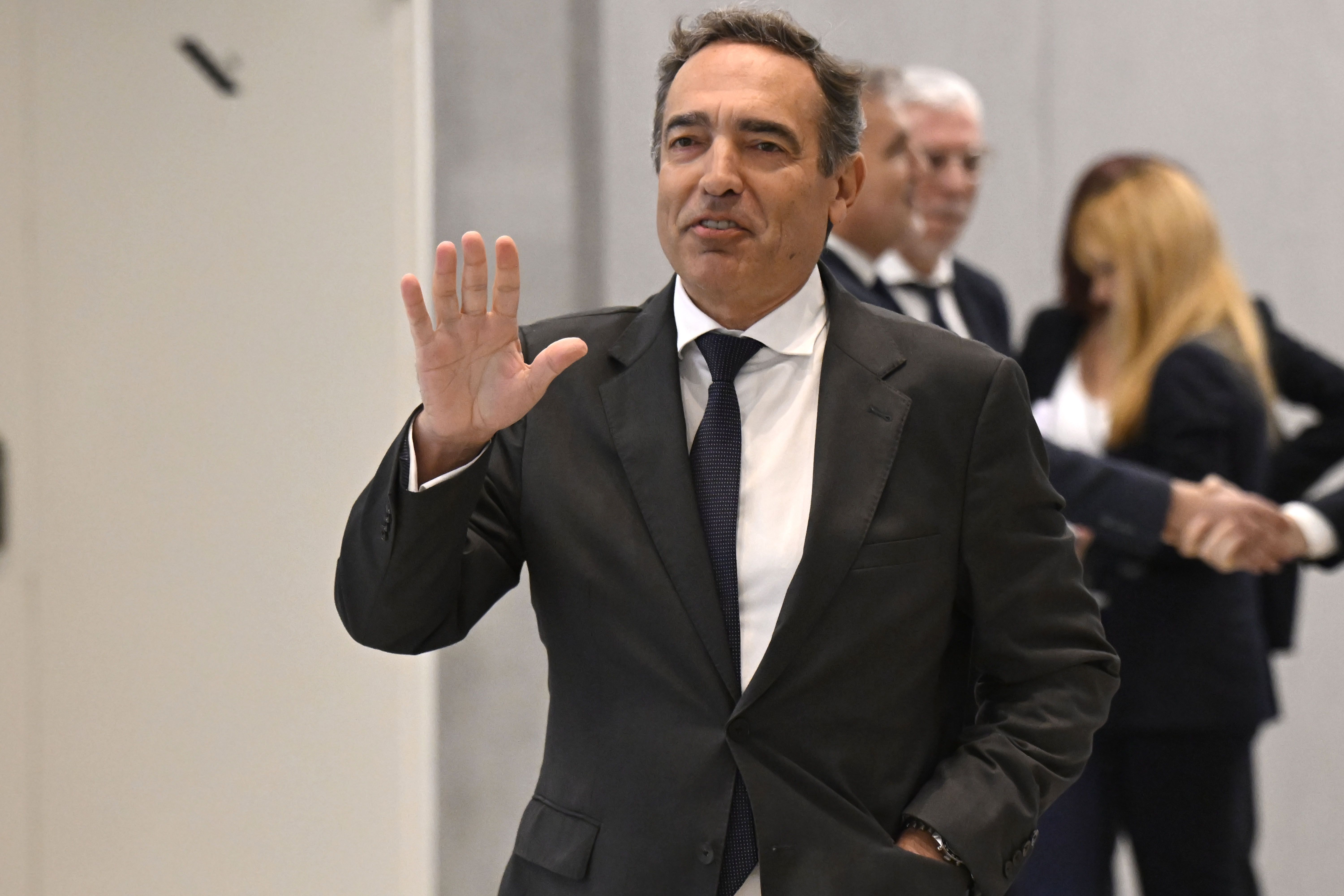 Reinaldo Teixeira, presidente da Liga, à entrada para a 16ª cimeira dos Presidentes da Liga Portuguesa de Futebol Profissional realizada esta manhã na sede da Liga Portugal, no Porto. 3 de dezembro de 2025. FERNANDO VELUDO/LUSA