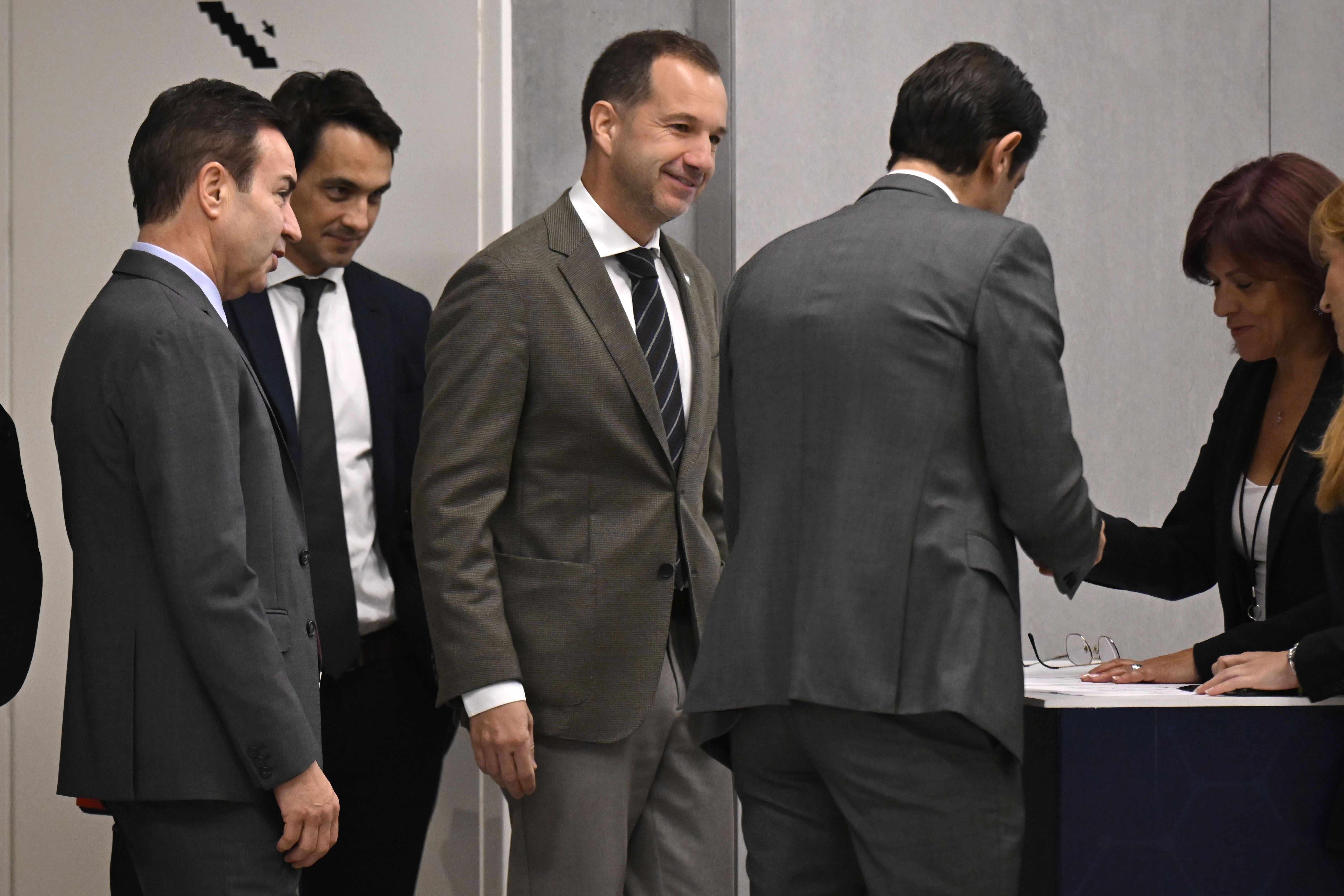 Rui Costa, Frederico Varandas e António Salvador, presidentes de Benfica, Sporting e SC Braga, respetivamente, na 16ª cimeira dos Presidentes da Liga. 3 de dezembro de 2025. FERNANDO VELUDO/LUSA