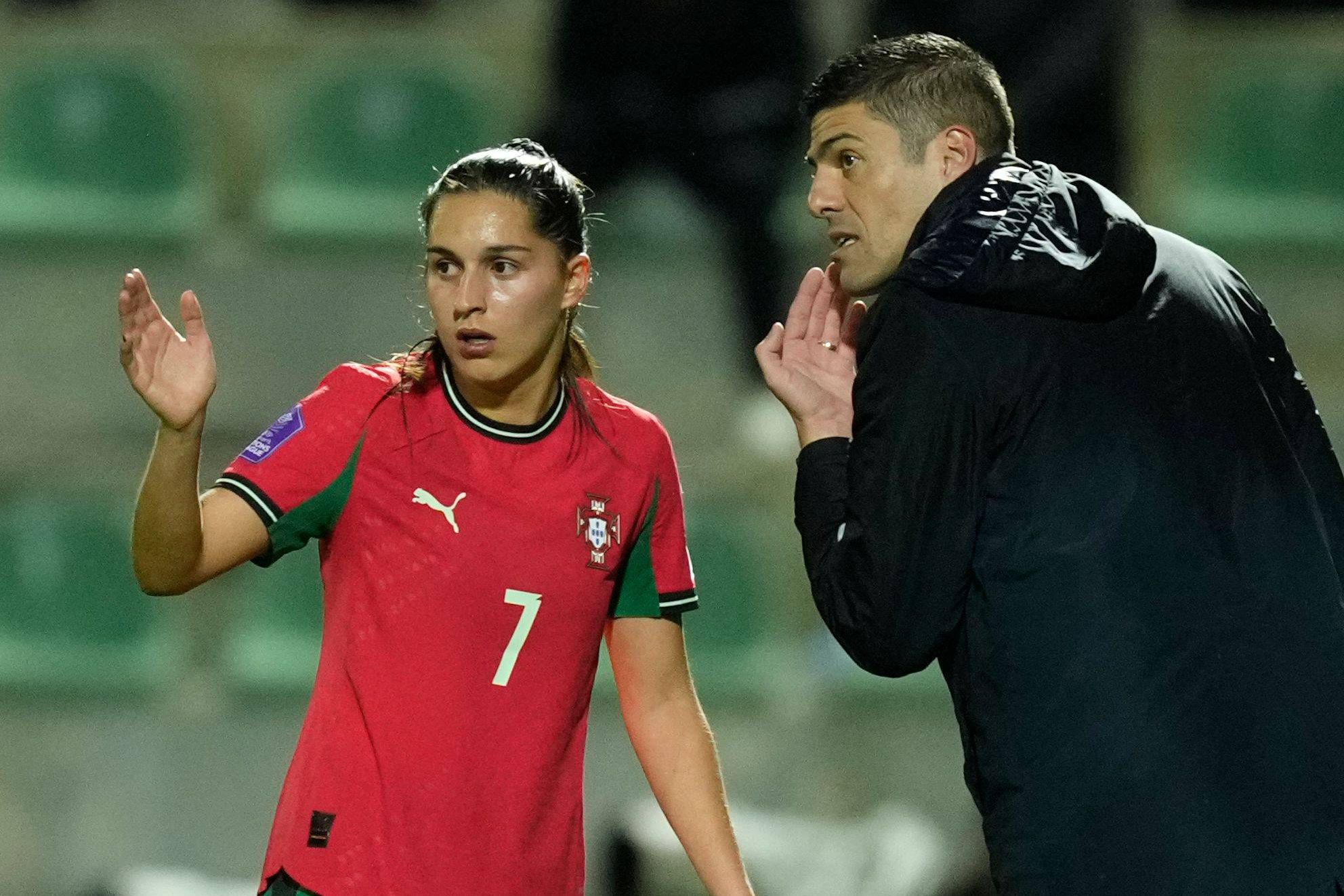 Kika Nazareth, internacional portuguesa, e Francisco Neto, selecionador nacional feminino - Foto: IMAGO