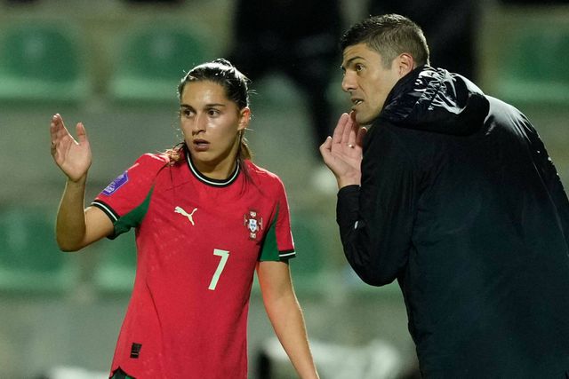 Kika Nazareth, internacional portuguesa, e Francisco Neto, selecionador nacional feminino - Foto: IMAGO