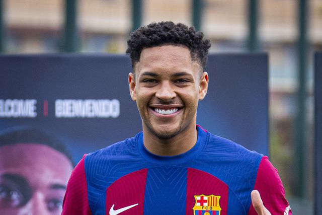 Vídeo: Família desconcentra Vitor Roque durante apresentação