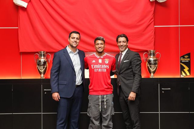 «Obviamente, havia outros clubes interessados em Marcos Leonardo»