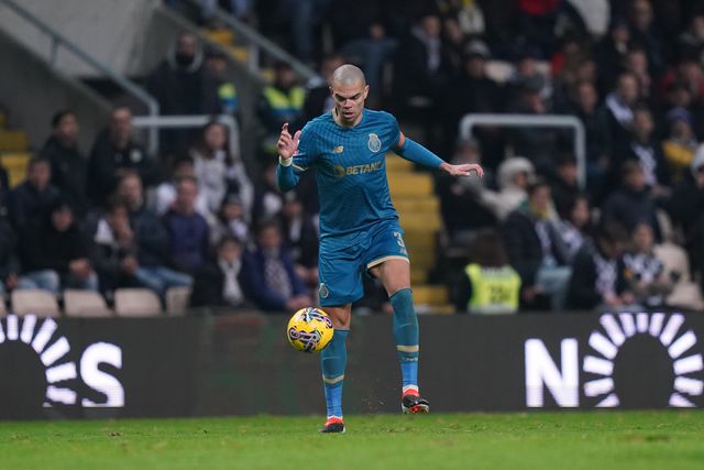 «Joga-se muito pouco futebol»