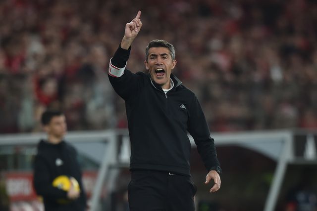 FUTEBOL - Bruno Lage, treinador do Benfica, no Benfica - Sporting de Braga, jogo da 17 Jornada da PRIMEIRA LIGA 2024/2025. Estadio da Luz, em Lisboa. Sabado, 4 de Janeiro de 2025. (Miguel Nunes)