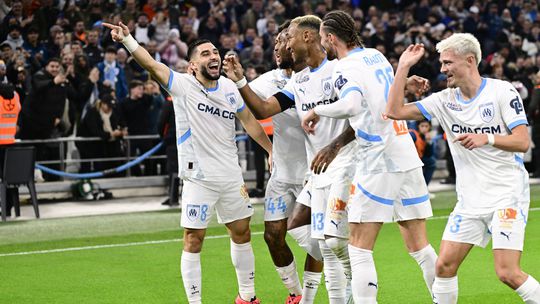 Marselha goleia e isola-se no segundo lugar da Ligue 1