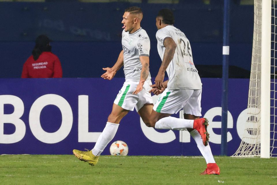 Dylan Nandín festeja com a camisola do Racing