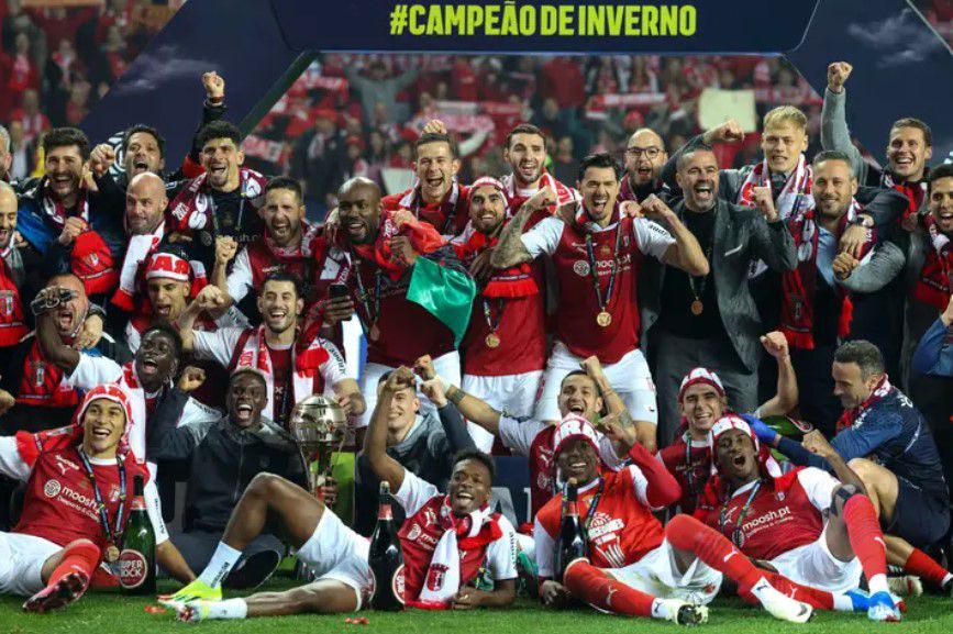 Festa dos jogadores e 'staff' técnico do SC Braga após a conquista da Taça da Liga da temporada passada