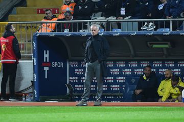 Fenerbahçe vence e Mourinho não deixa escapar (ainda mais) o Galatasaray