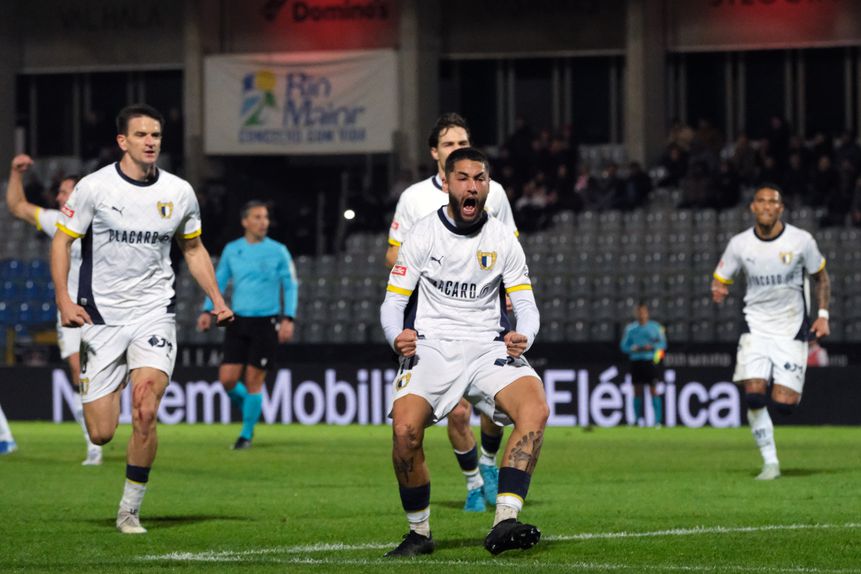 Óscar Aranda foi dos mais inconformados no ataque do Famalicão e apontou um grande golo no empate com o Casa Pia