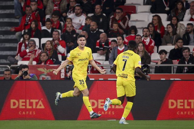 Fran Navarro dá vantagem ao SC Braga em pré-eliminatória europeia com um pontapé de bicicleta (Foto: José Sena Goulão/LUSA)