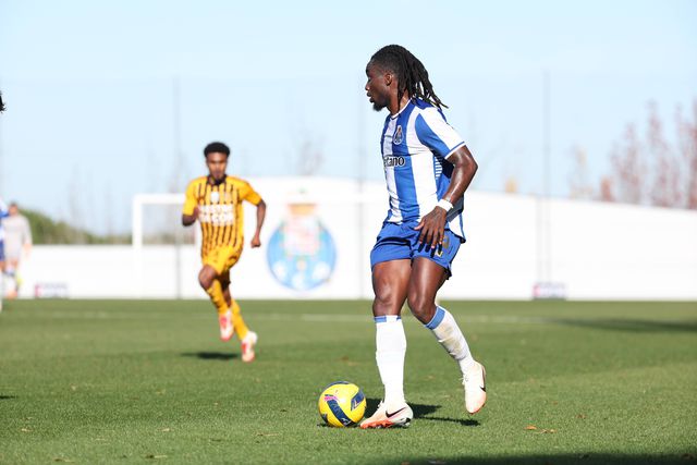 Karamoh e João Costa deverão ser opções de João Brandão no duelo desta segunda-feira com o Benfica B