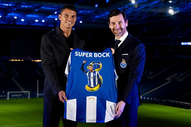 Thiago Silva foi recebido por André Villas-Boas no Estádio do Dragão - Foto: FC PORTO