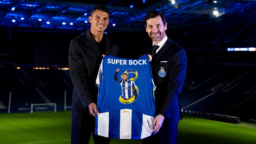 Thiago Silva foi recebido por André Villas-Boas no Estádio do Dragão - Foto: FC PORTO