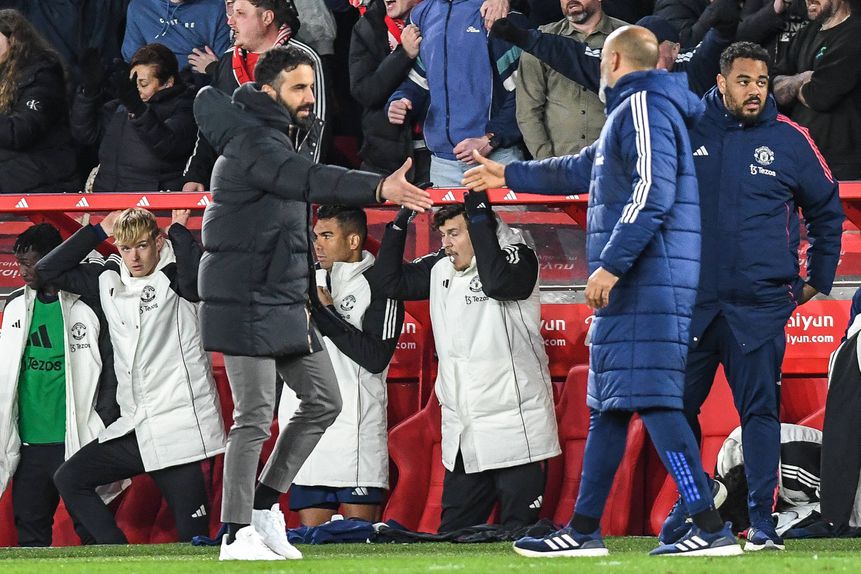 Ruben Amorim a cumprimentar Nuno Espírito Santo na Premier League