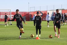 Ríos, Prestianni e Ivanovic - Foto: SL Benfica