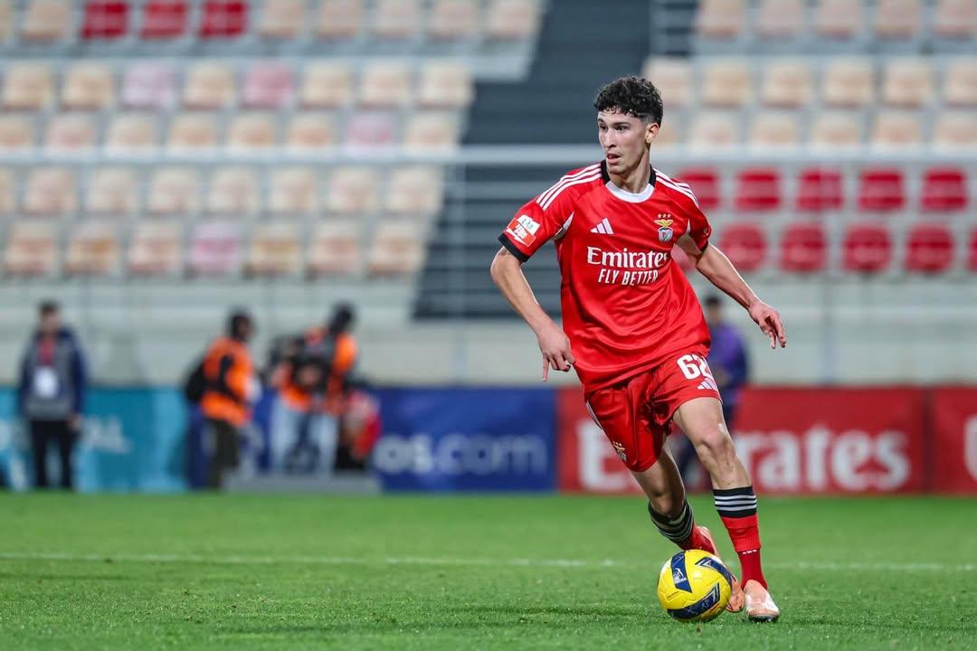 José Neto titular no Benfica B-FC Porto B - Foto: José Neto