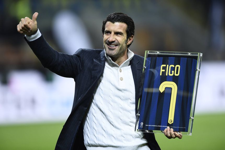 Figo durante uma homenagem em Itália por parte do Inter — Foto: IMAGO