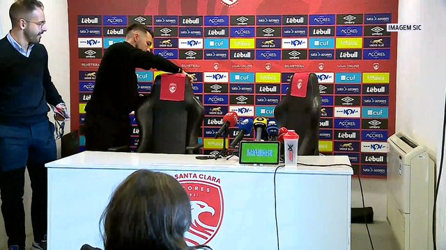 O gesto de classe de Farioli após a conferência