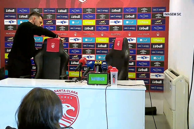 O gesto de classe de Farioli após a conferência