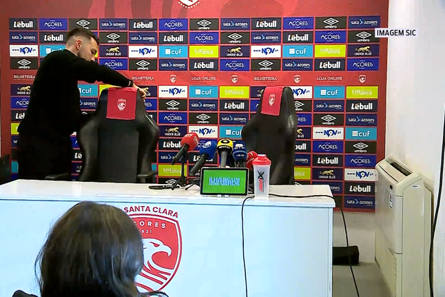 O gesto de classe de Farioli após a conferência