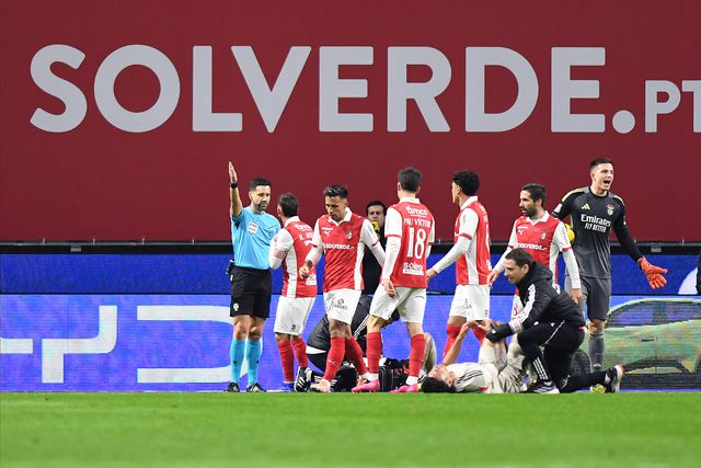 Arbitragem de João Gonçalves no SC Braga-Benfica foi criticada pelos presidentes dos dois clubes — Foto: ROGÉRIO FERREIRA/KAPTA+
