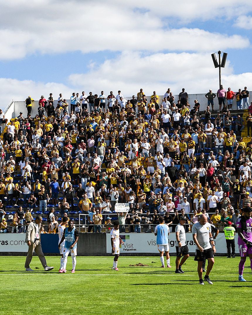 Os adeptos do Lusitânia de Lourosa deslocar-se-ão a Paços de Ferreira para o jogo com o Leixões - Foto: Lusitânia de Lourosa FC