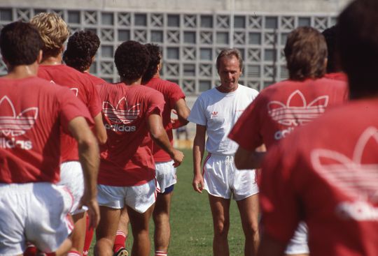 Adeptos do Benfica pedem homenagem a Eriksson