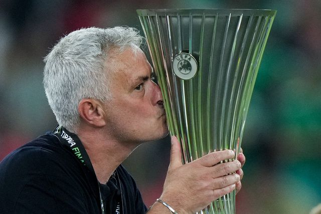 Mourinho ‘atirou-se’ aos jogadores antes de deixar Roma: «Quando forem homens…»