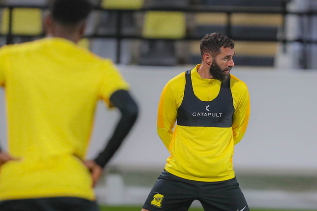 Depois de quase um mês, Benzema regressa aos treinos