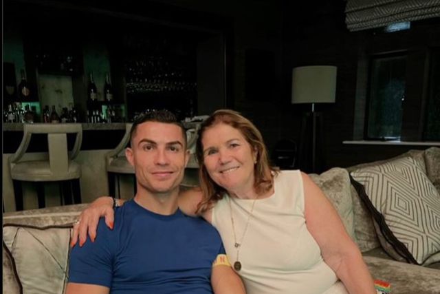 Mãe Dolores dá os parabéns a Ronaldo: «O meu caçula está de parabéns»