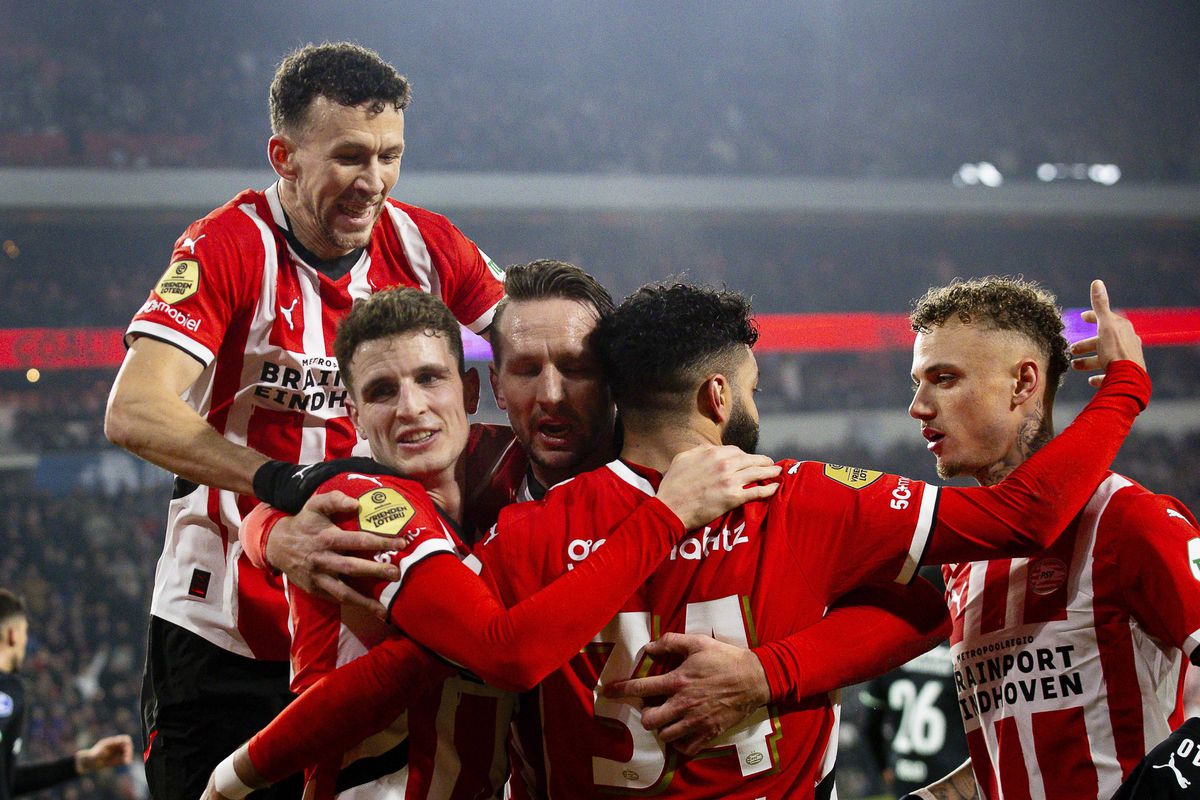 PSV despacha Feyenoord na Taça e está nas ‘meias'