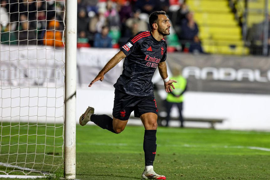 Pavlidis brilhou na vitória do Benfica sobre o Estrela da Amadora