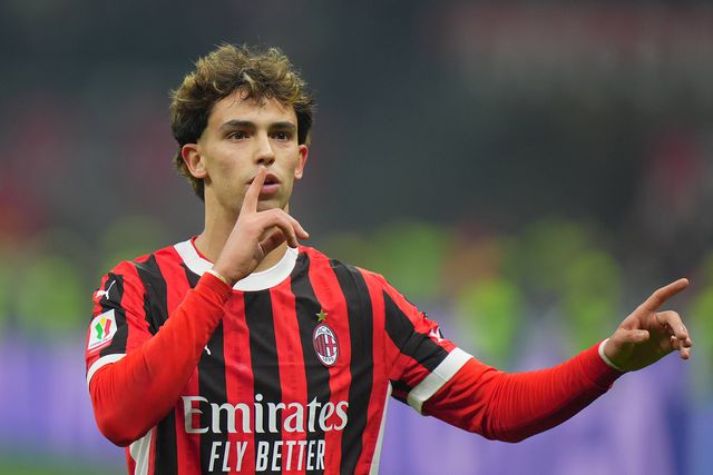 João Félix faz gesto de silêncio após marcar pelo Milan