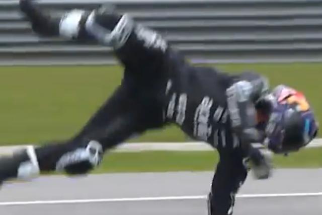 Jorge Martín no ar, após despiste nos testes de pré-temproada