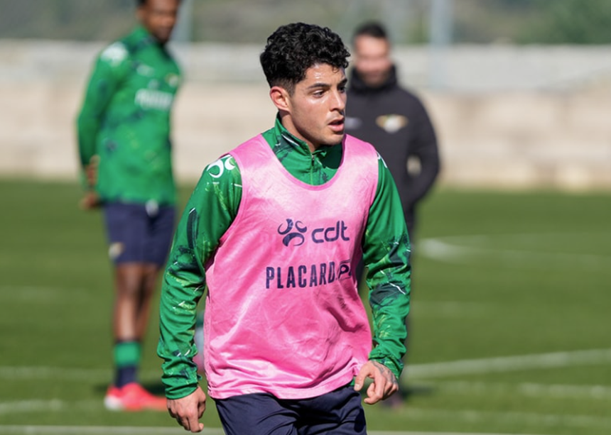 Dani Morer realizando um treino pelo Moreirense