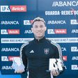 Patrick Sequeira recebeu o prémio de melhor guarda-redes do mês (Liga)